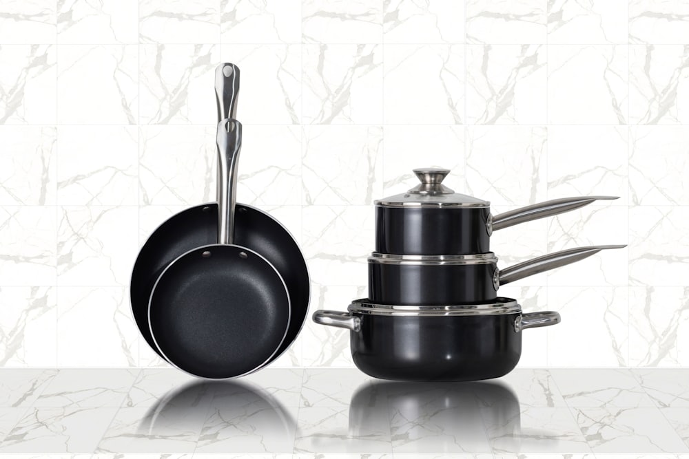 Finished stainless steel cookware set